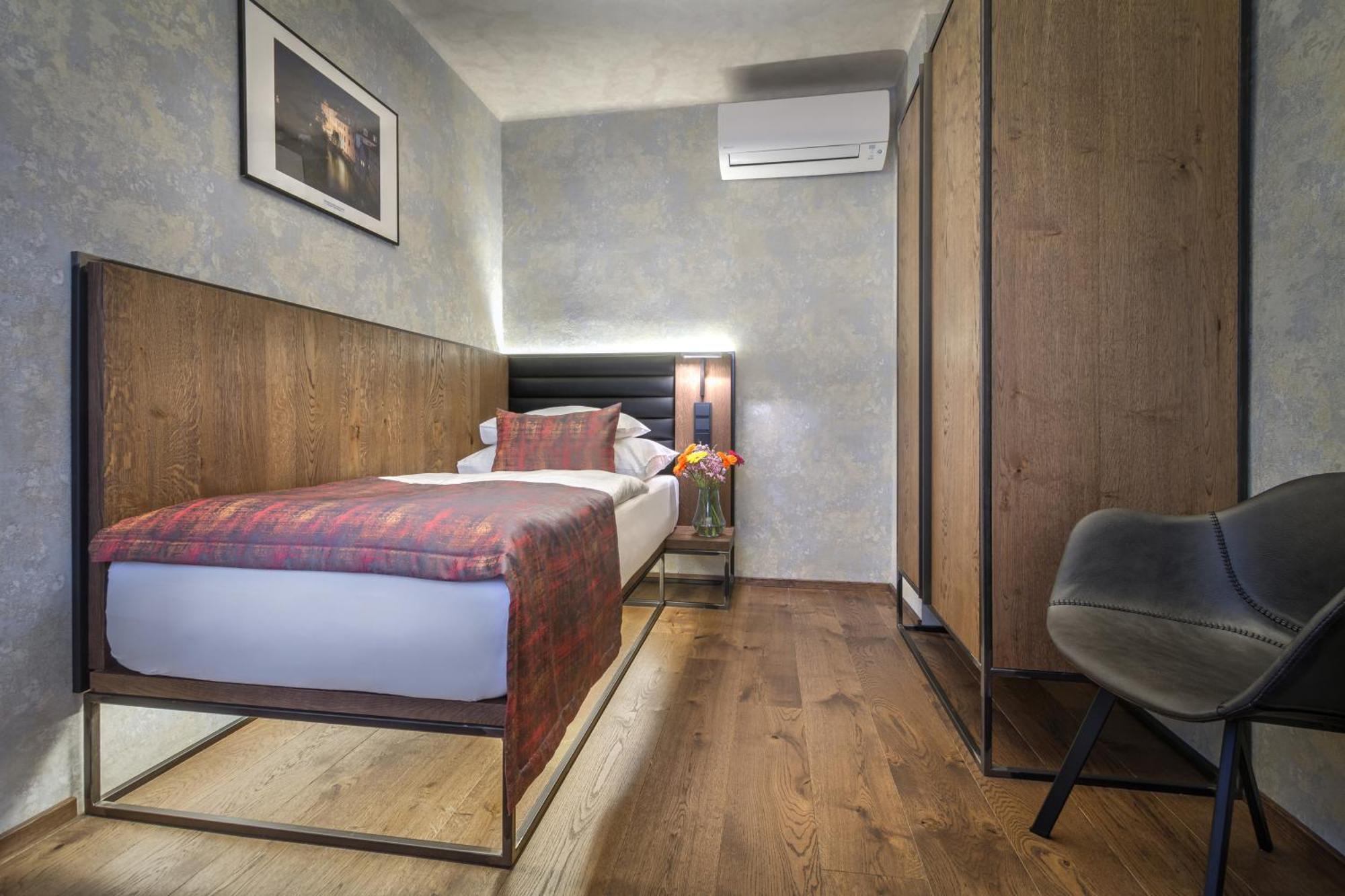 Single Room,1274908042:JPEG