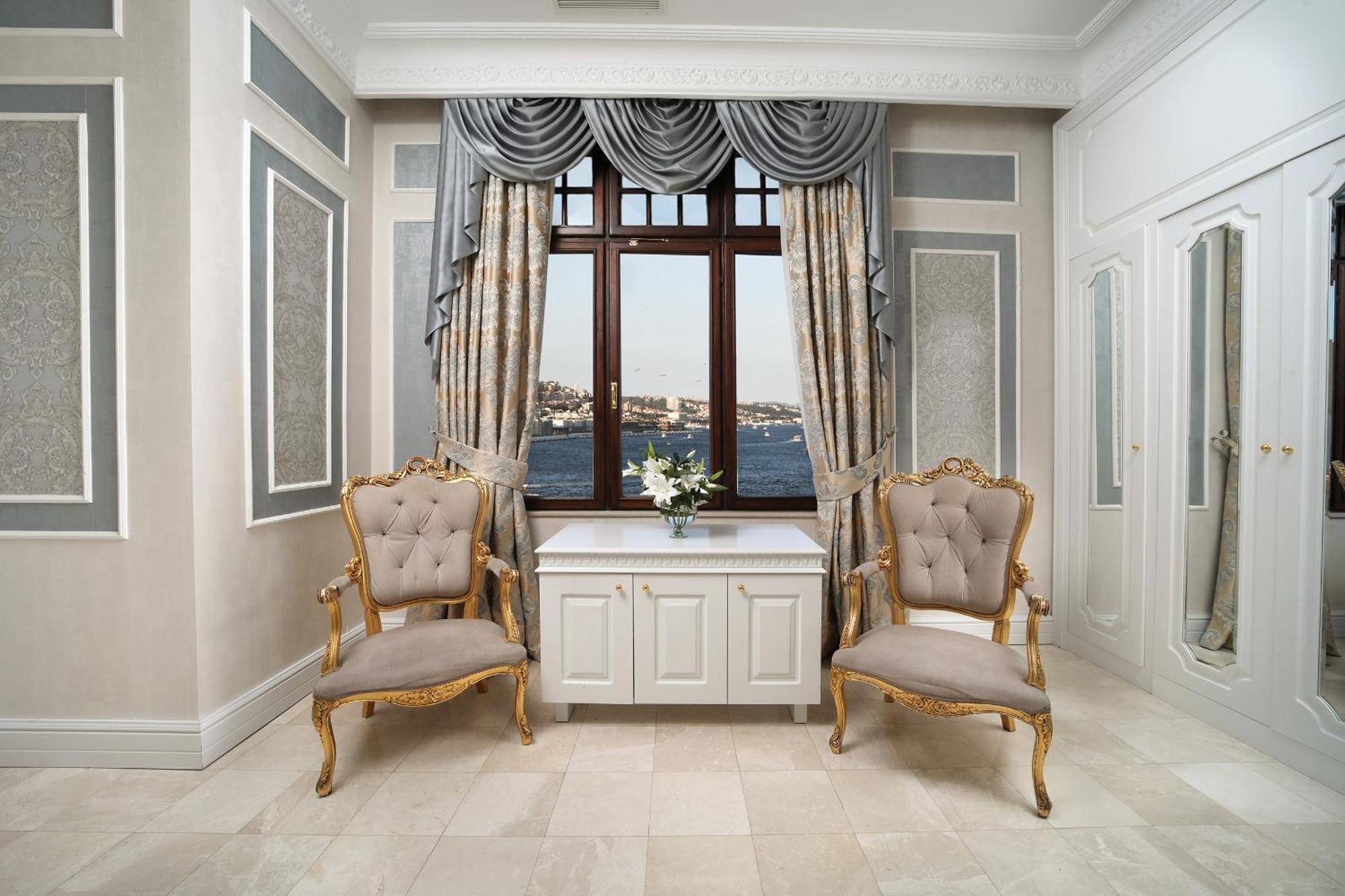 Legacy Ottoman King Suite