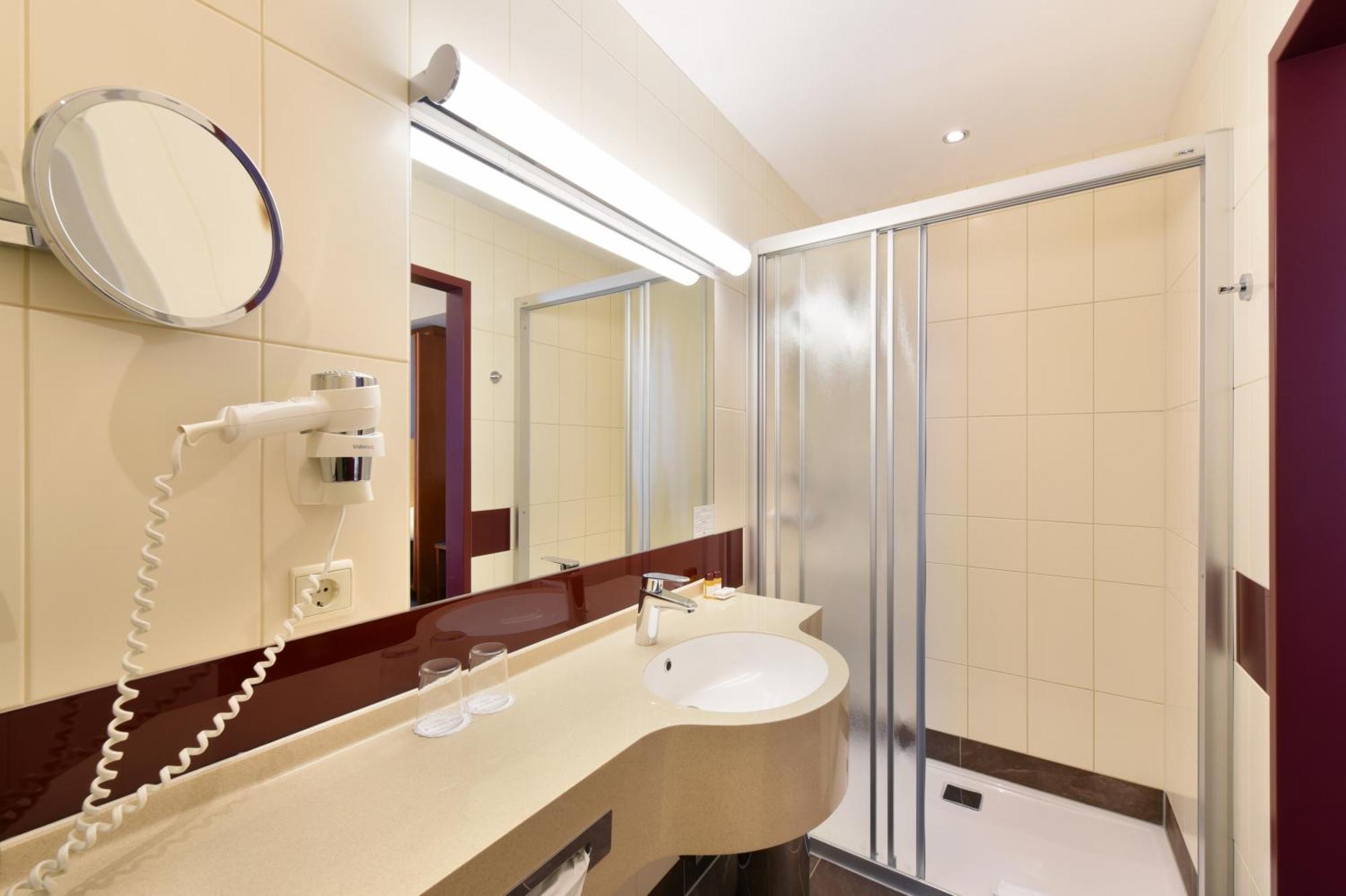 Triple Room PREMIUM courtyard view