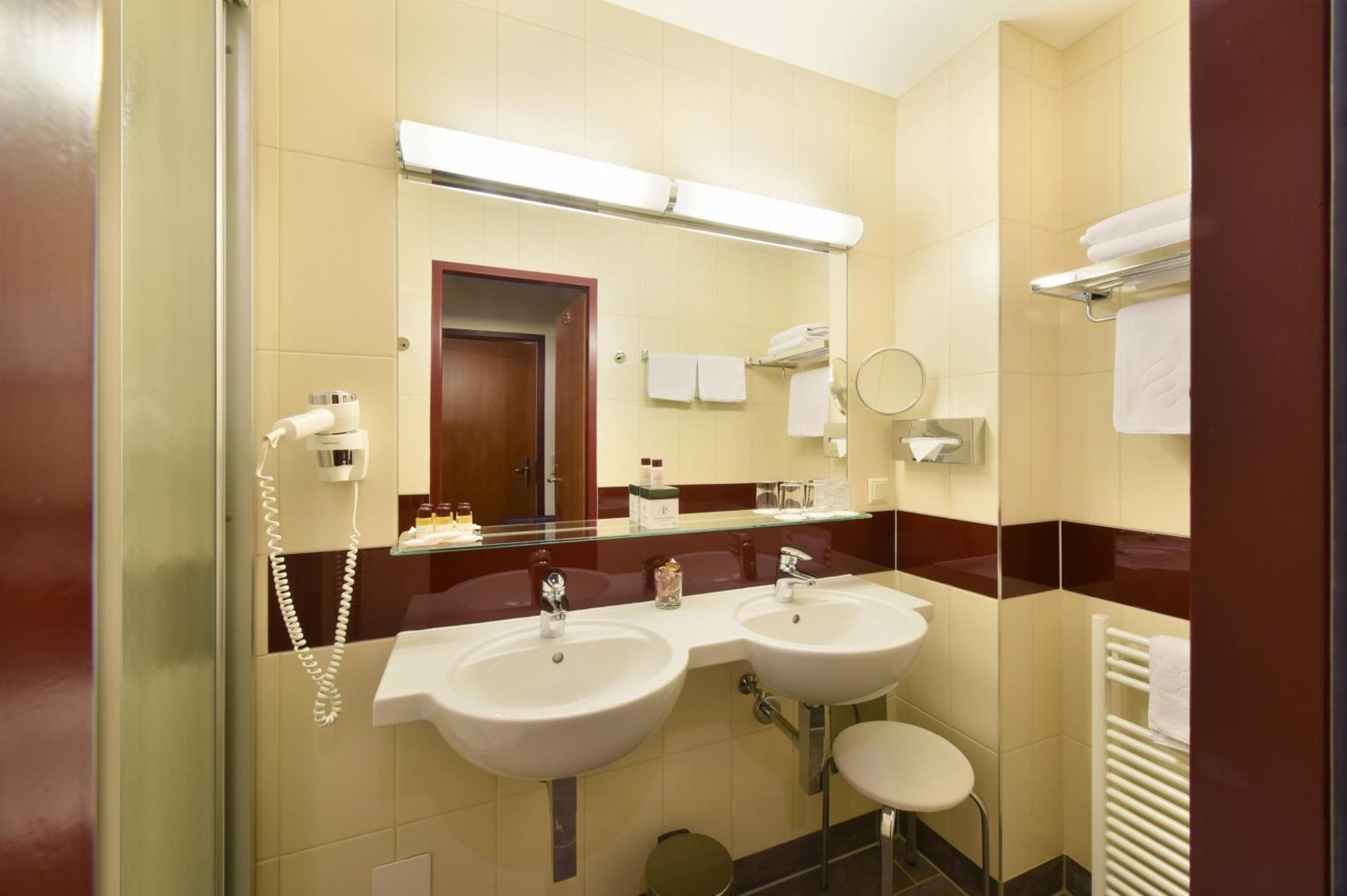 Triple Room PREMIUM courtyard view