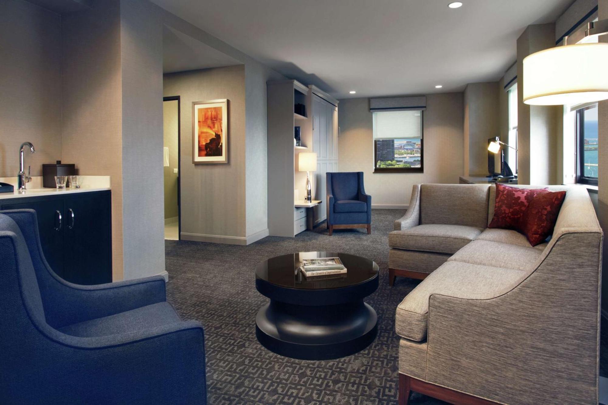 Two-Bedroom Suite Parlor,1549470595:JPEG