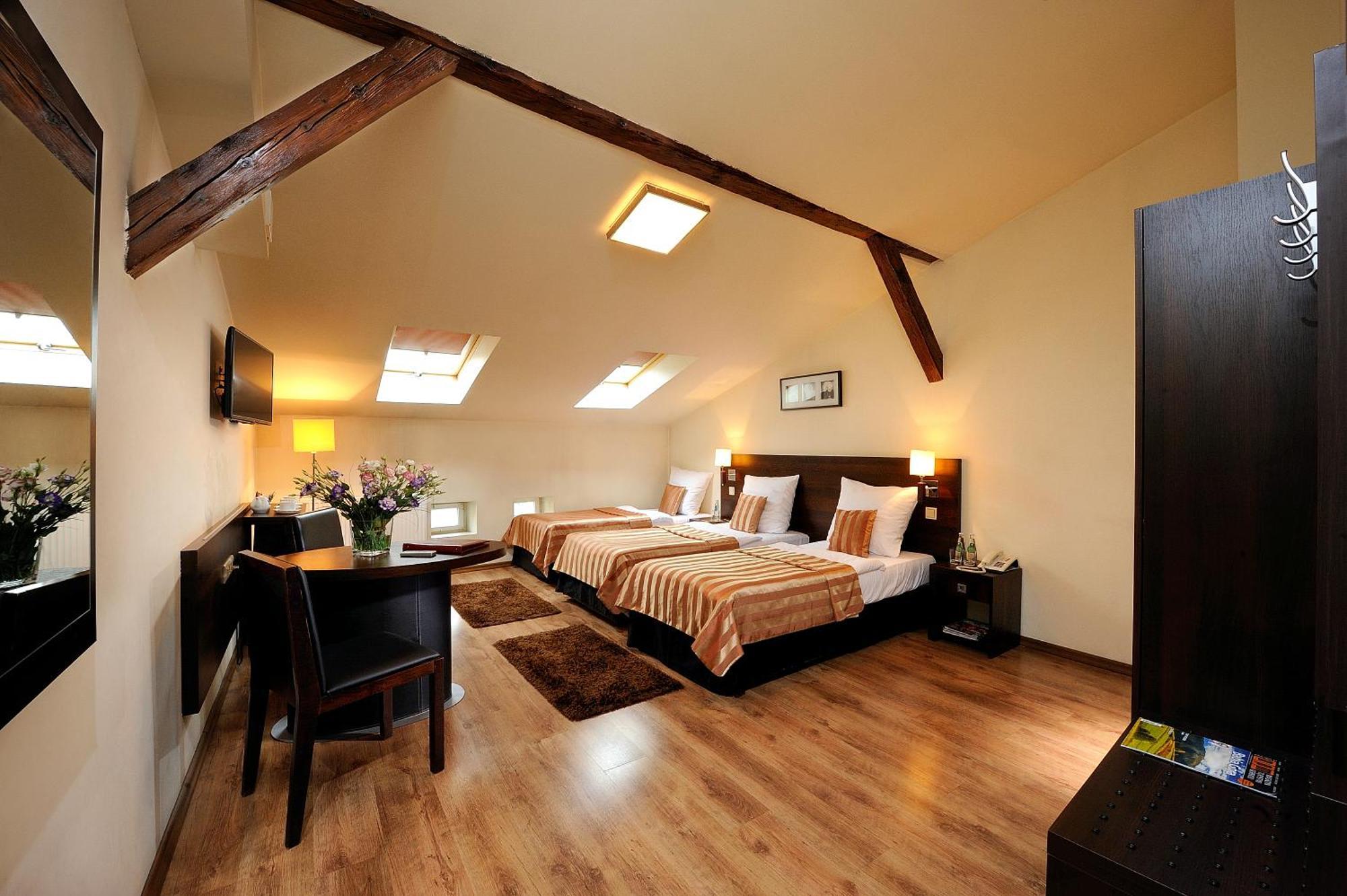 Triple Room,1276977610:JPEG