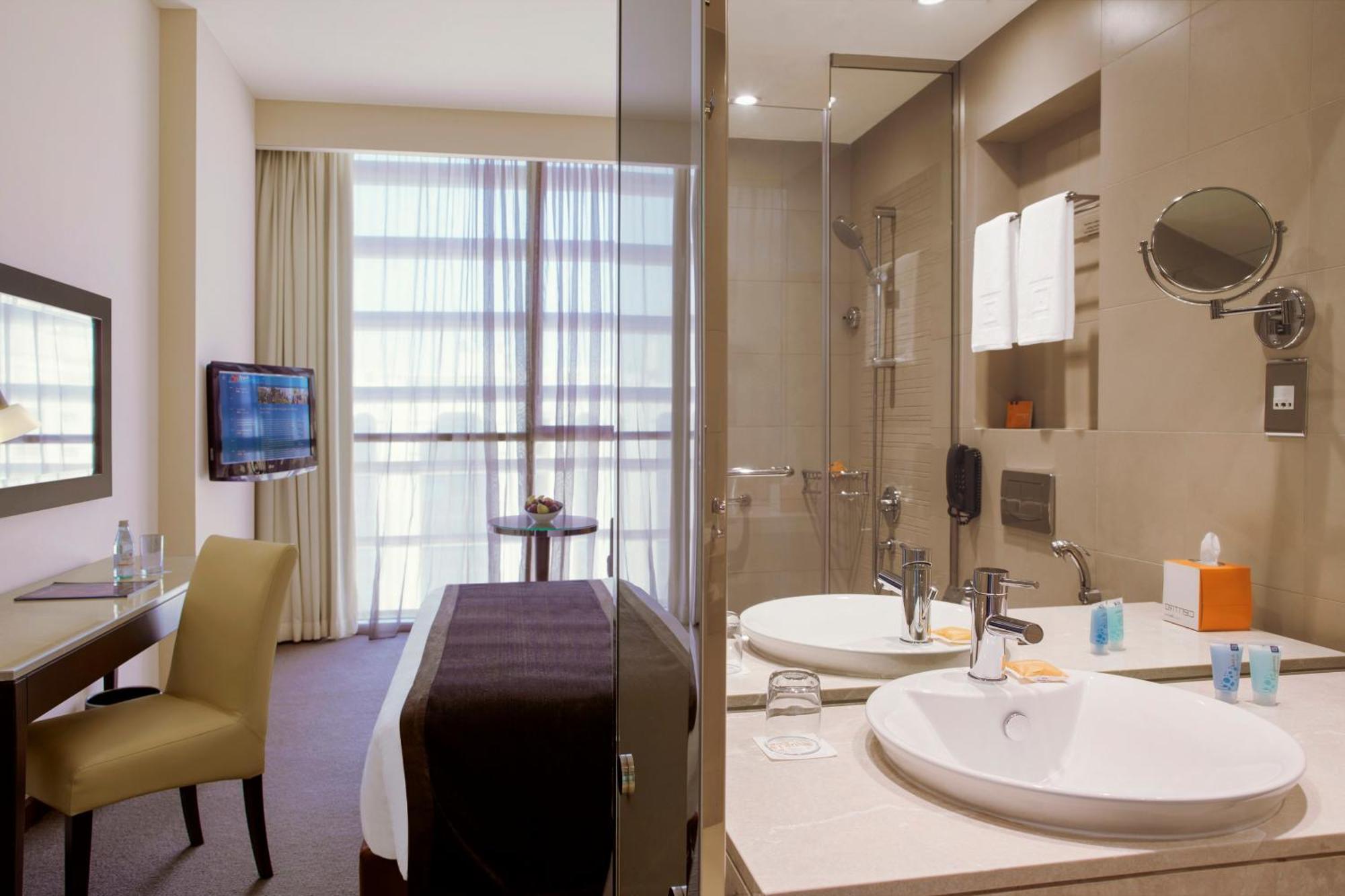 Centro Room – Queen Bed,1277019388:JPEG