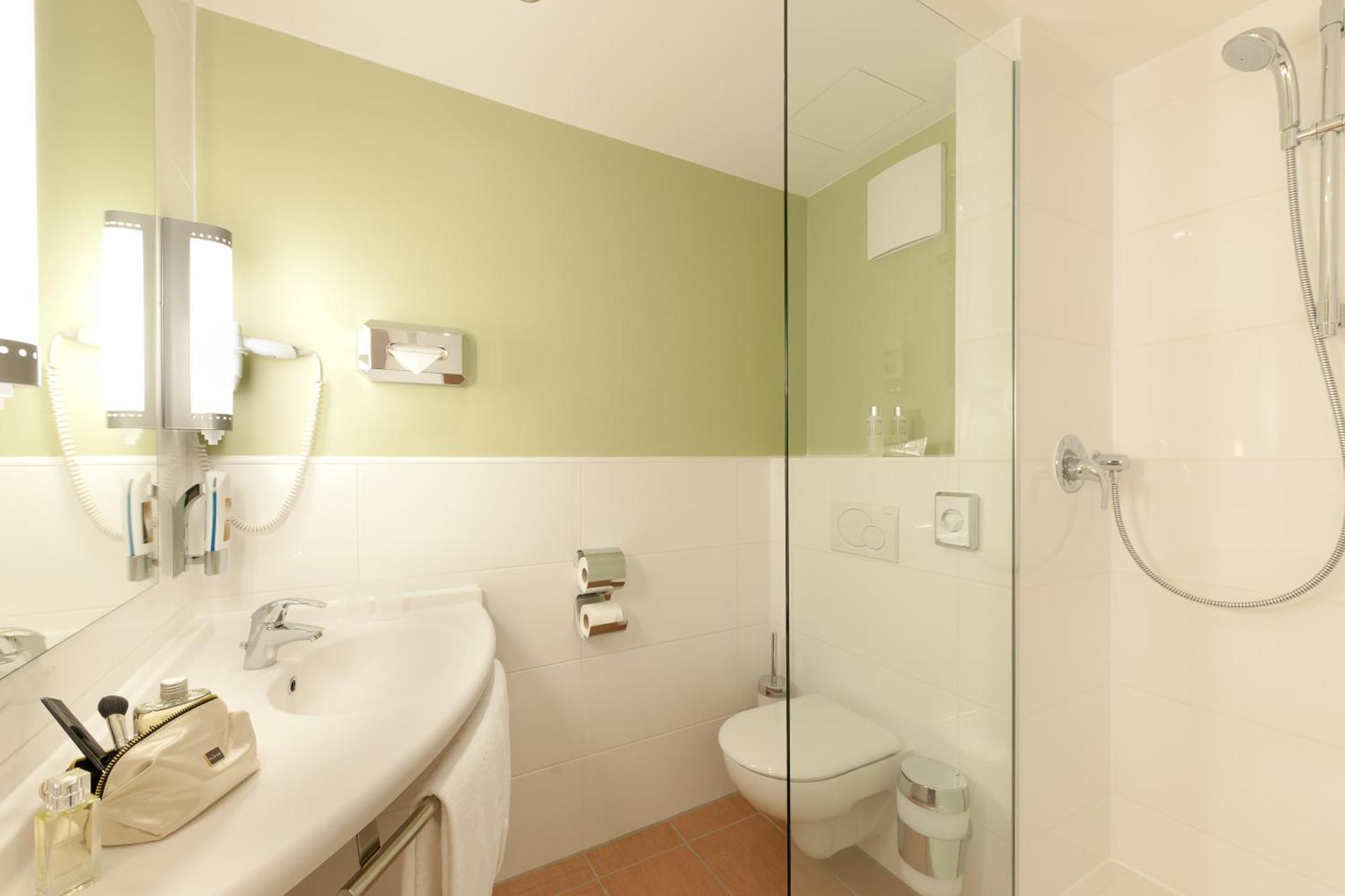 Standard Twin Room,1277037880:JPEG