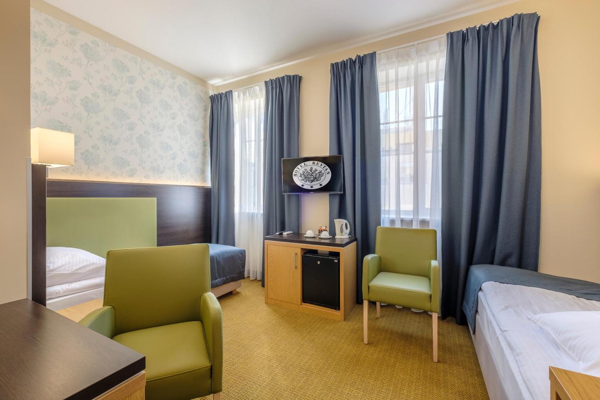 Twin Room,1693272358:JPEG