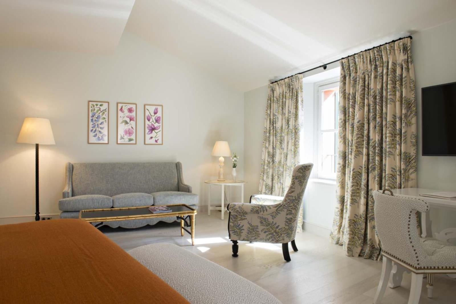 Romantic Penthouse Suite