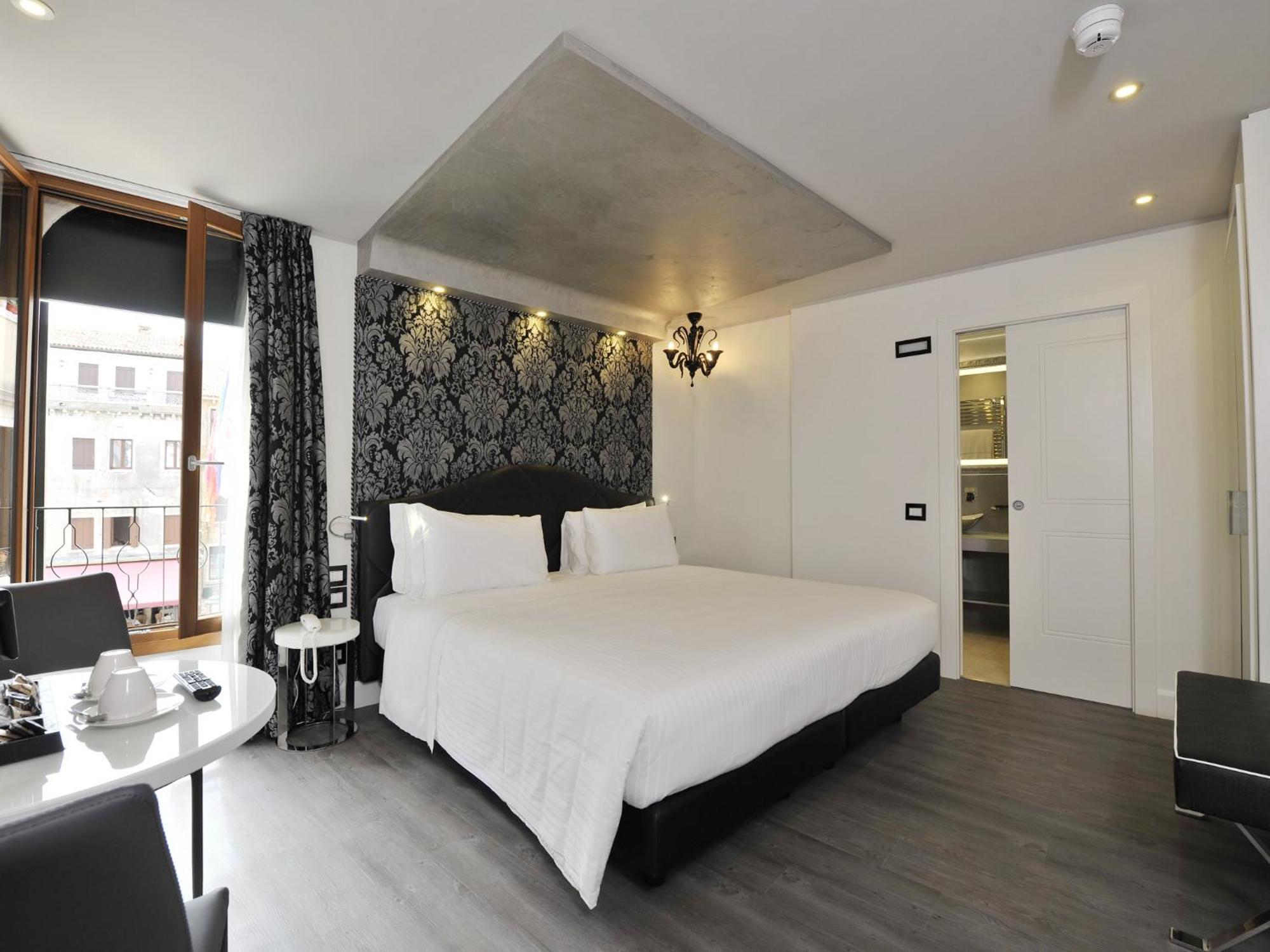 Deluxe Junior Suite,1215936841:JPEG
