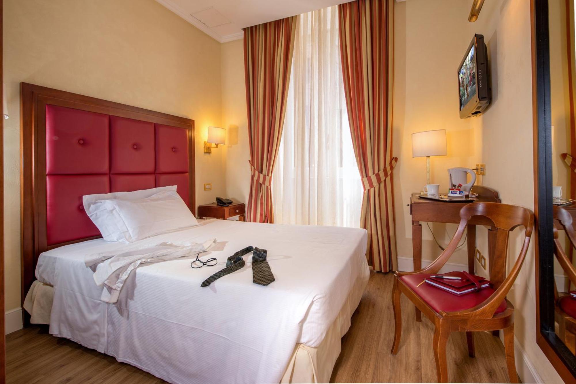 Small Double Room French Bed,1279752739:JPEG