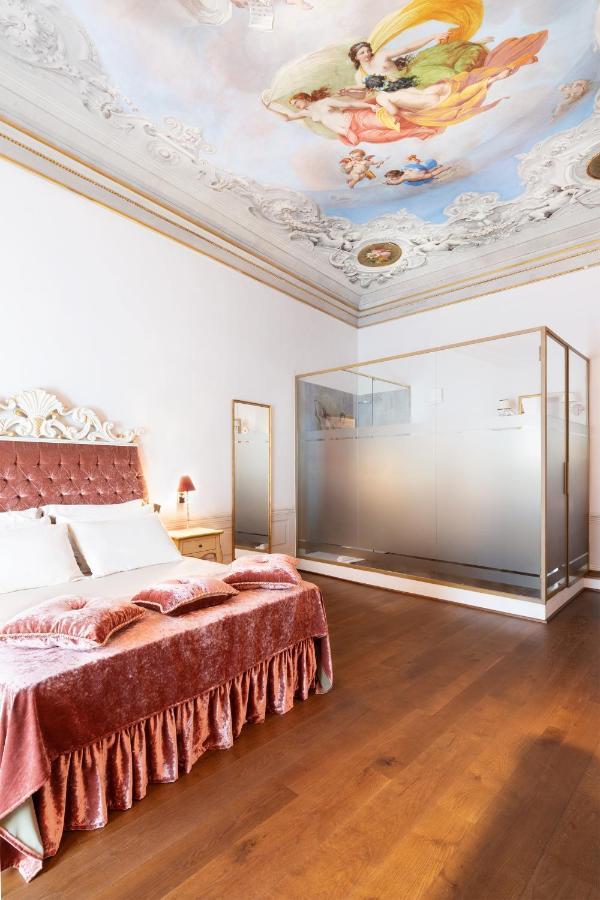 Double Room,1333133618:JPEG