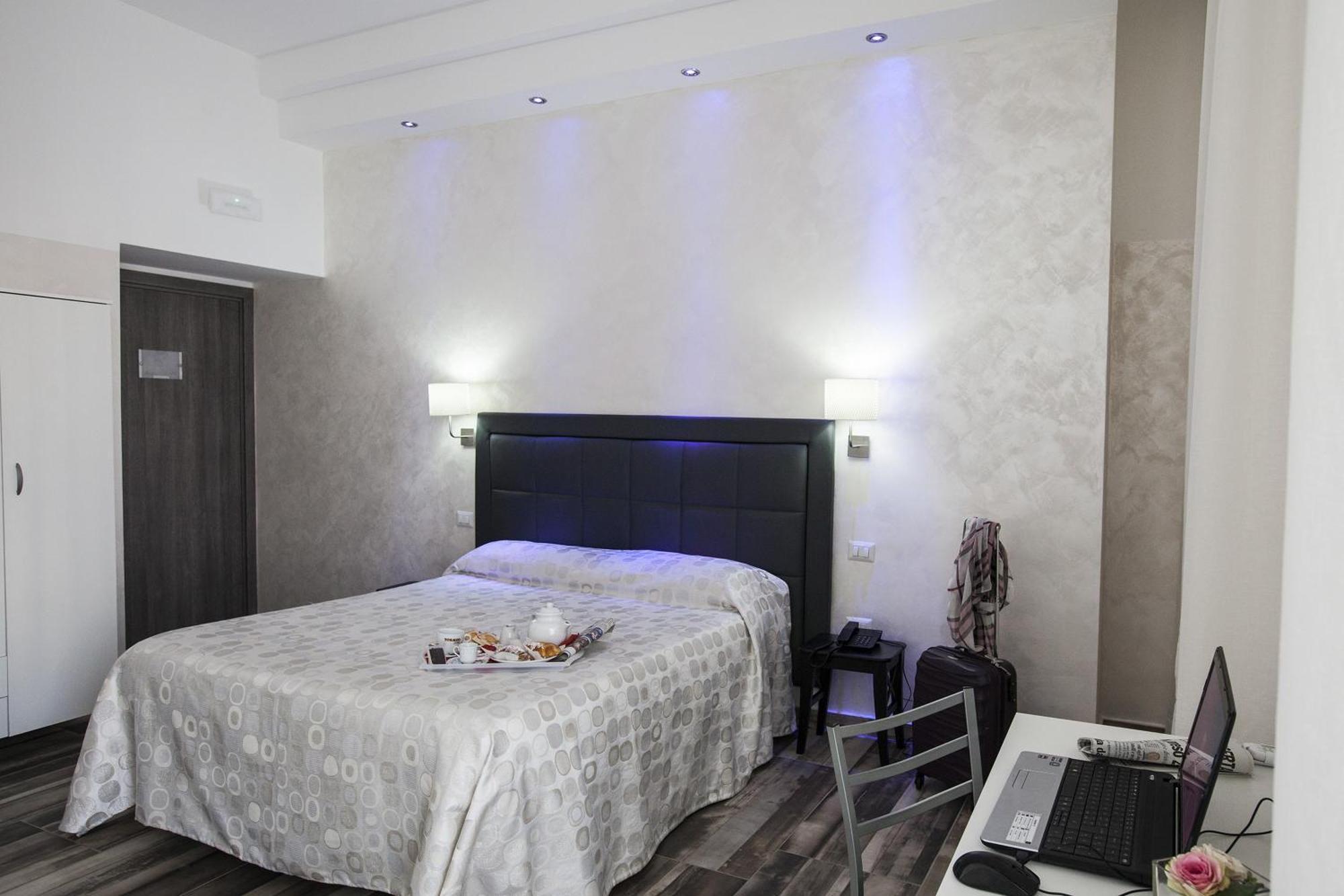 Double or Twin Room,1217872666:JPEG