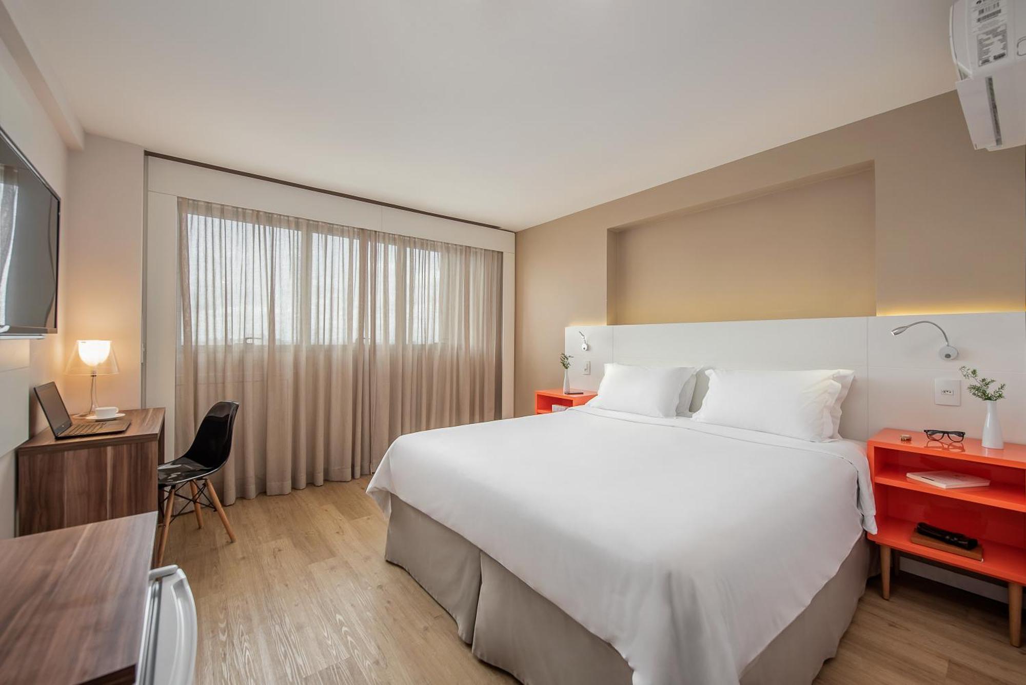 Quarto duplo de luxo com cama queen-size