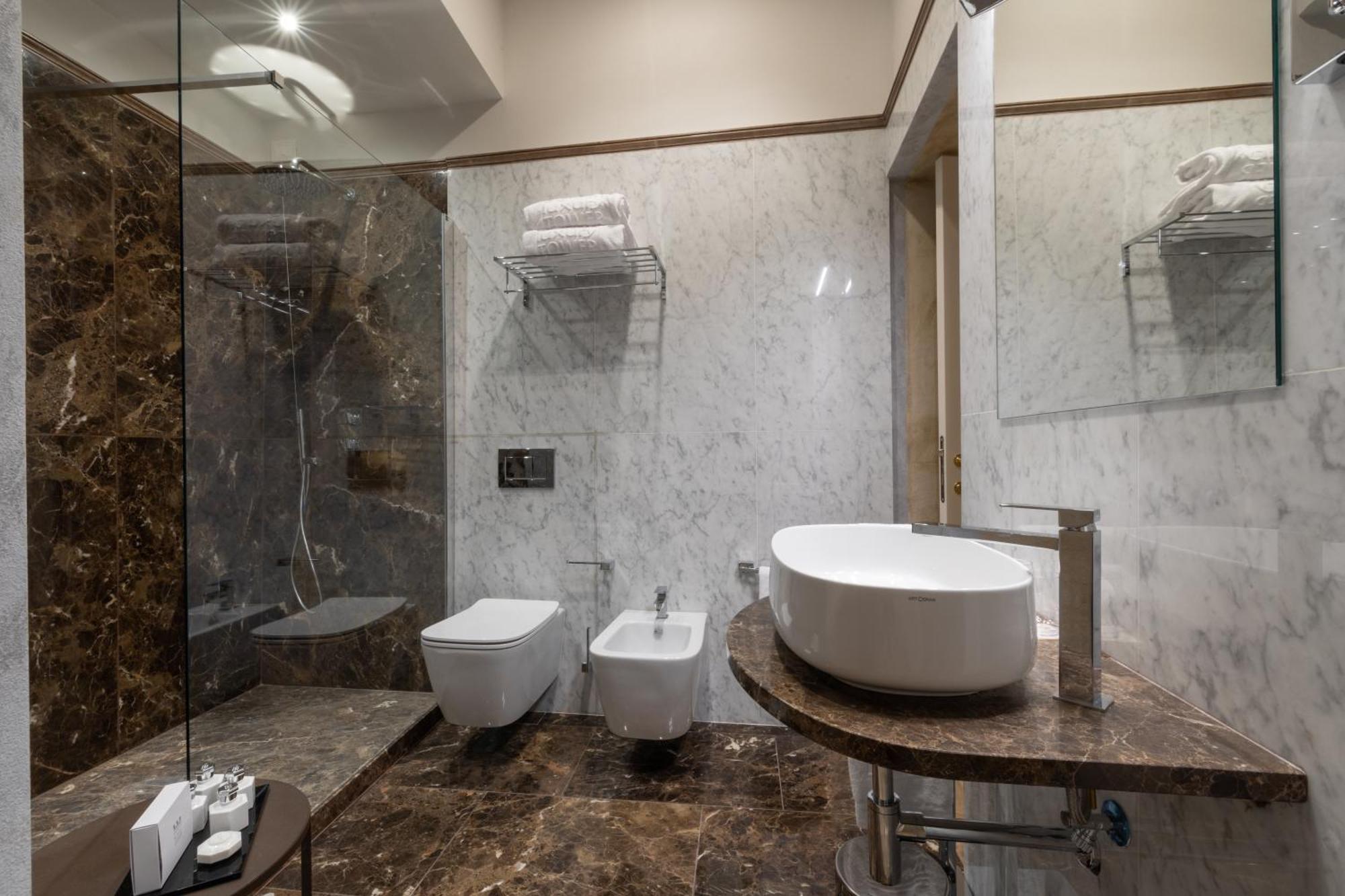 Michelangelo Suite Private Jacuzzi® partial Duomo View,912701254:JPEG