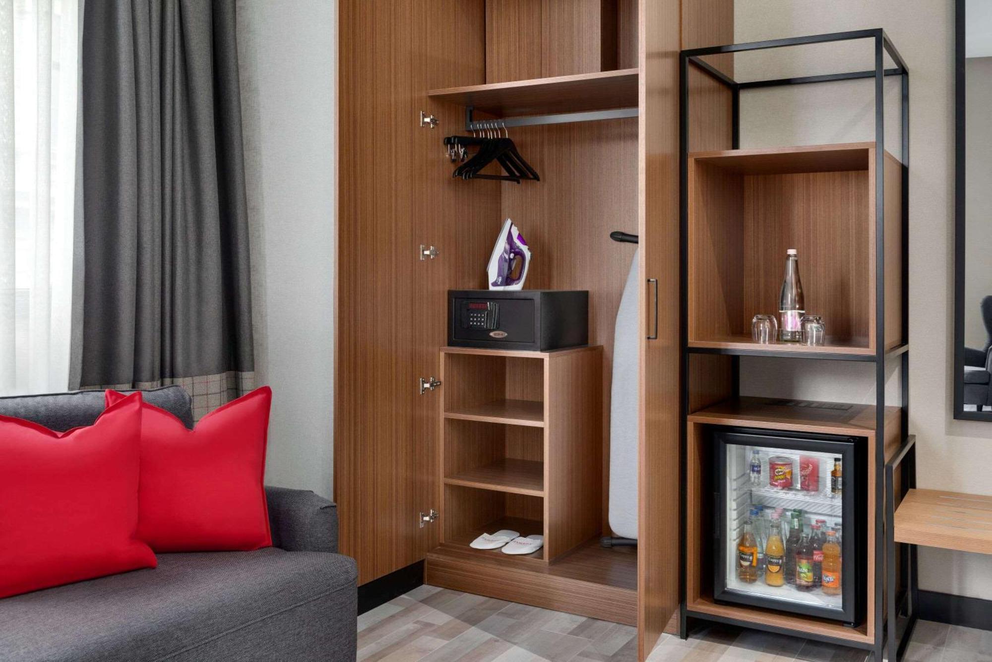 Habitación Doble Deluxe Esquinera con cama grande - No fumadores
