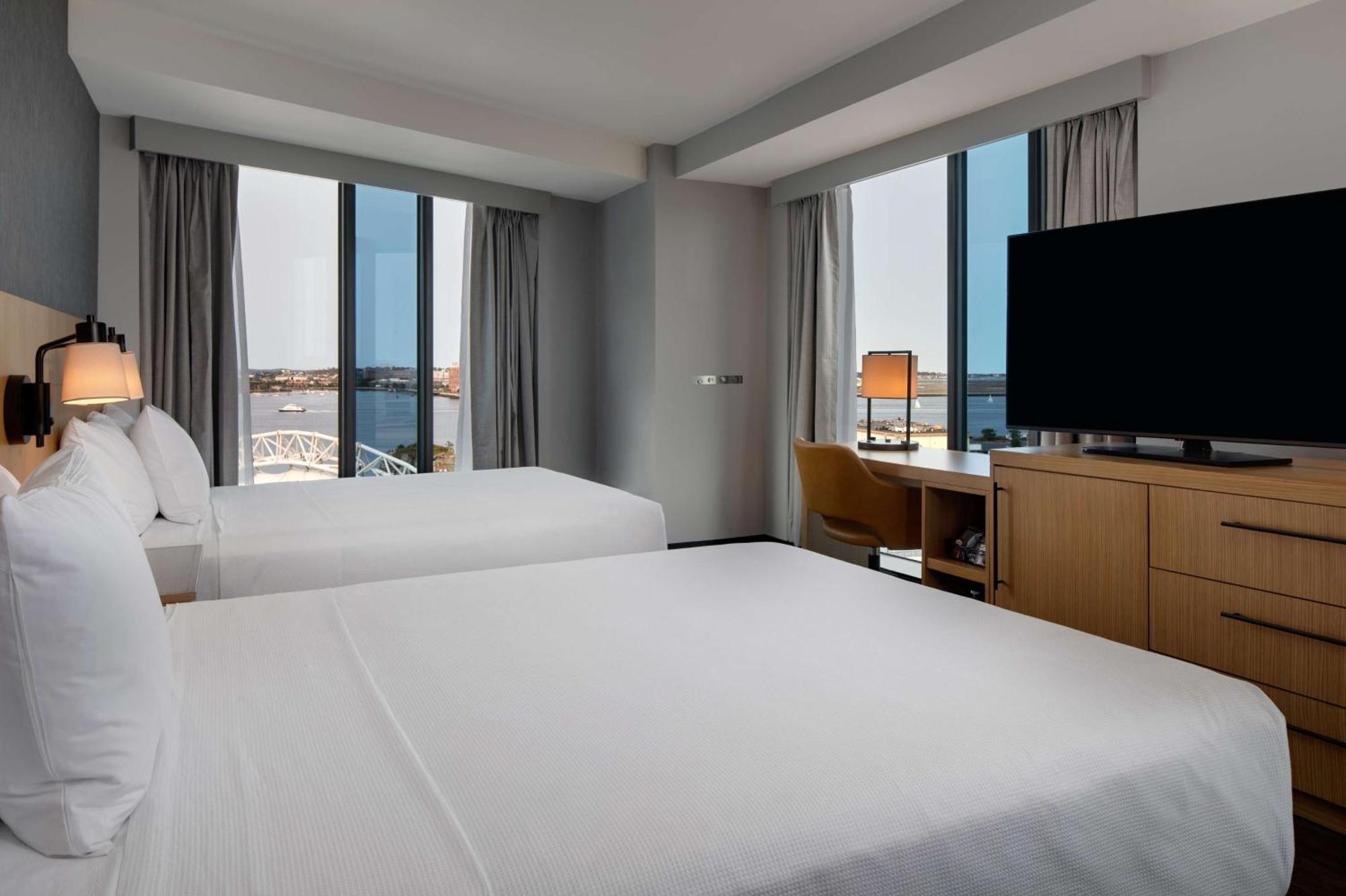 Habitación con vistas y bañera adaptada para personas de movilidad reducida - 2 camas grandes