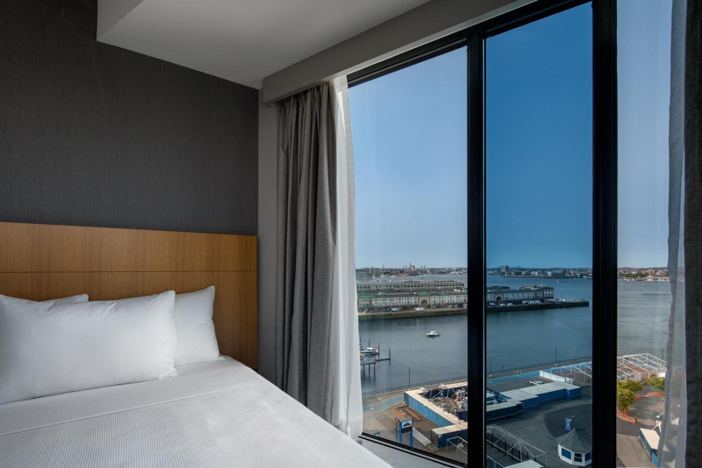 Habitación con sofá cama y vistas al puerto - Cama extragrande