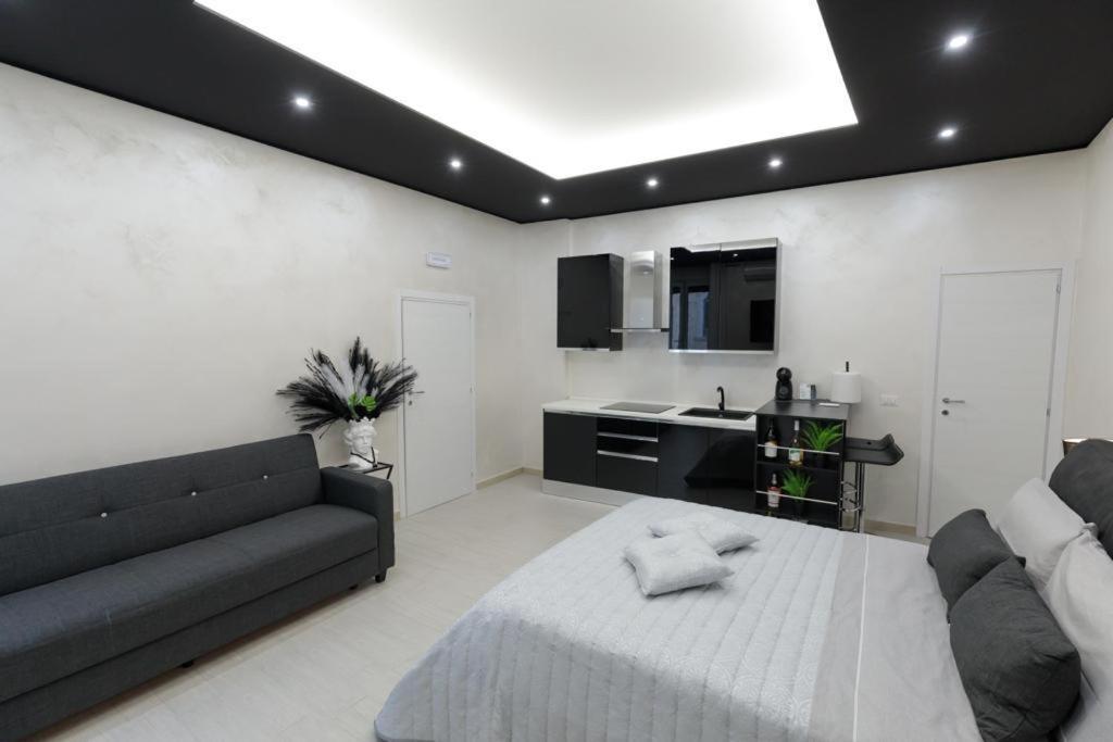 Deluxe Studio