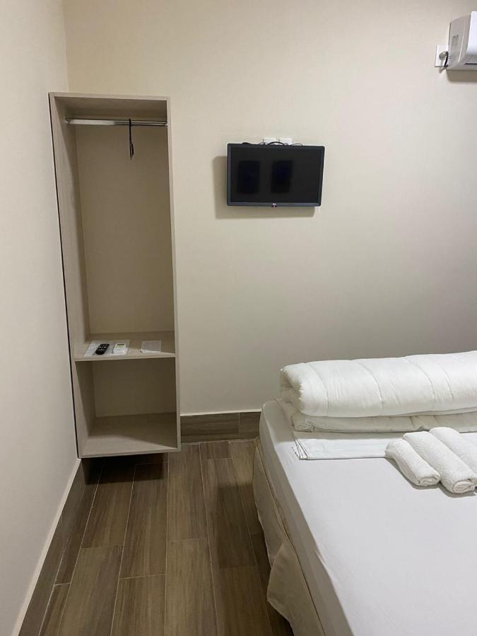 Large Single Room,1293955882:JPEG