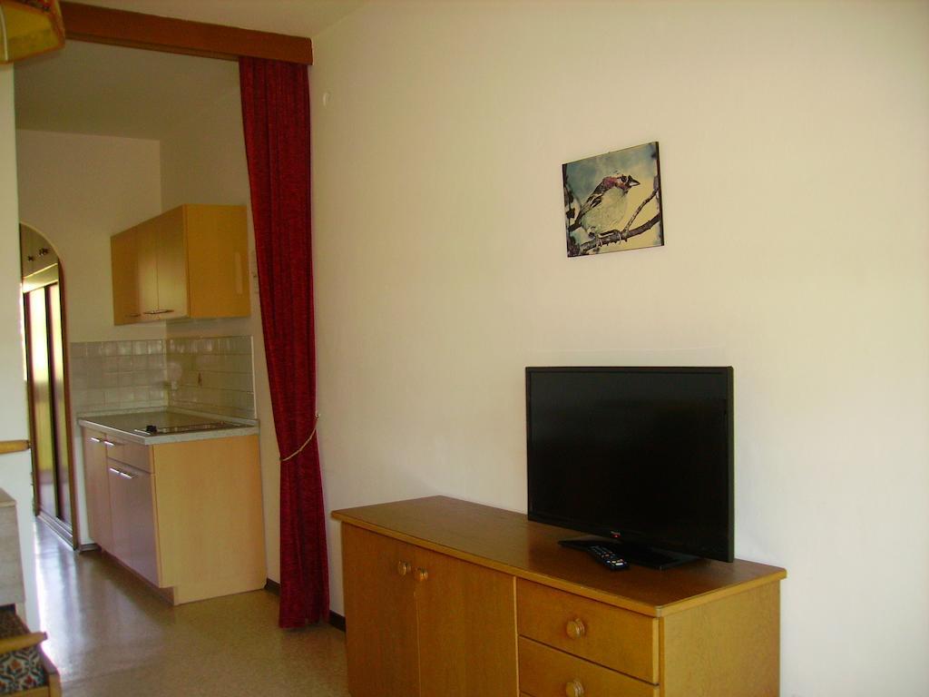 One-Bedroom Apartment,249624289:JPEG