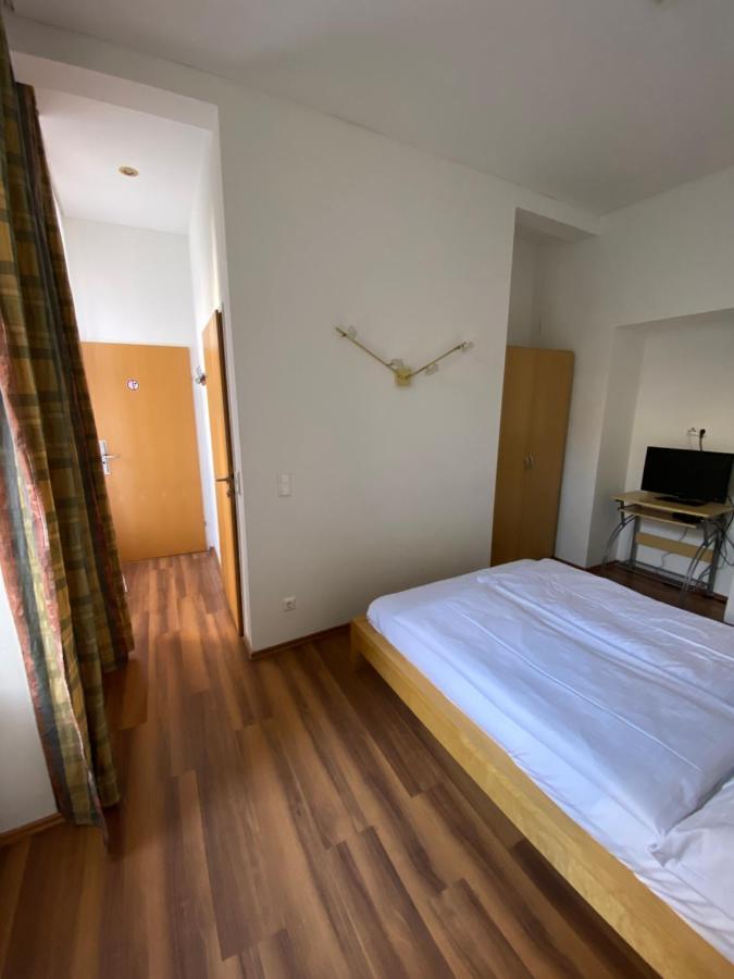 Small Double Room,1270088680:JPEG