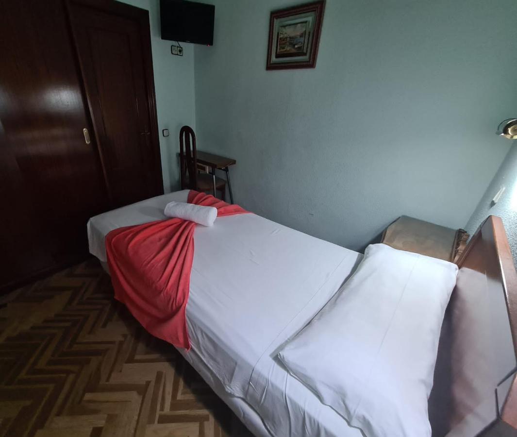 Small Single Room,1295560420:JPEG
