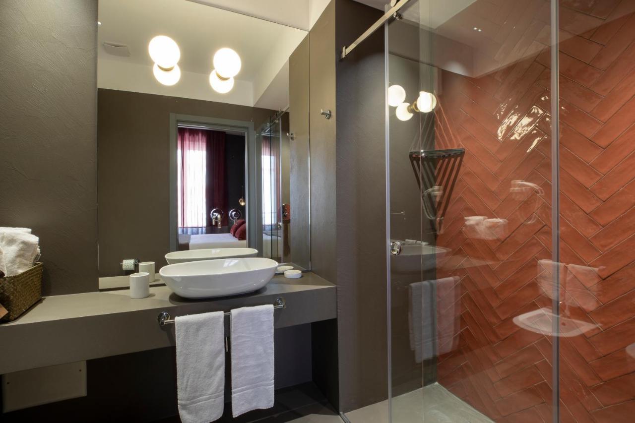 Deluxe Double Room with Balcony,1296929911:JPEG