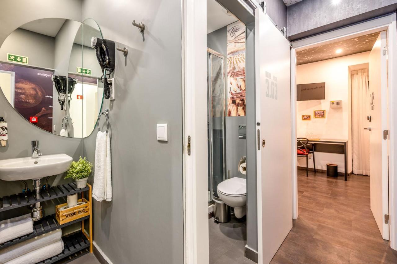 Twin Room Private External Bathroom