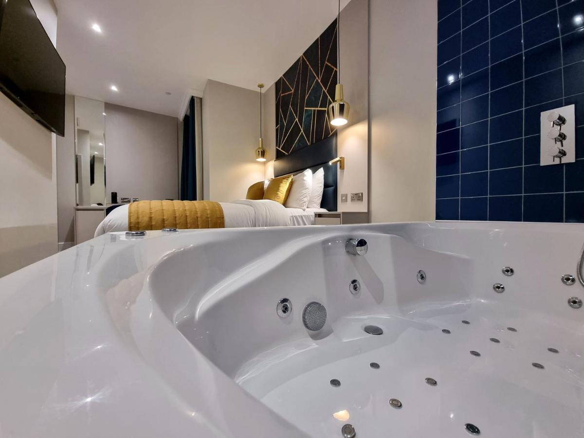 Signature Jacuzzi Suite,1299301768:JPEG