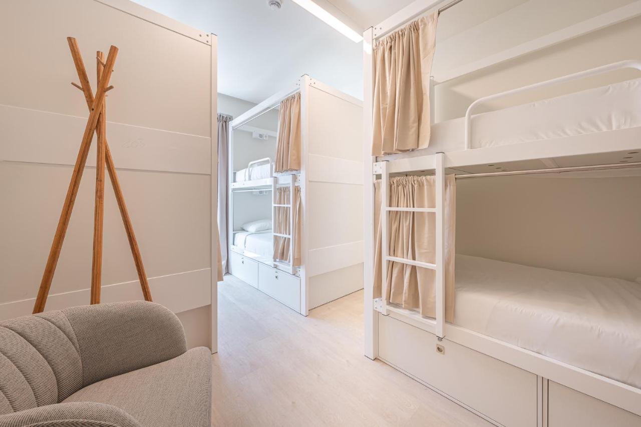 Cama en habitación compartida superior de 6 camas - Solo mujeres