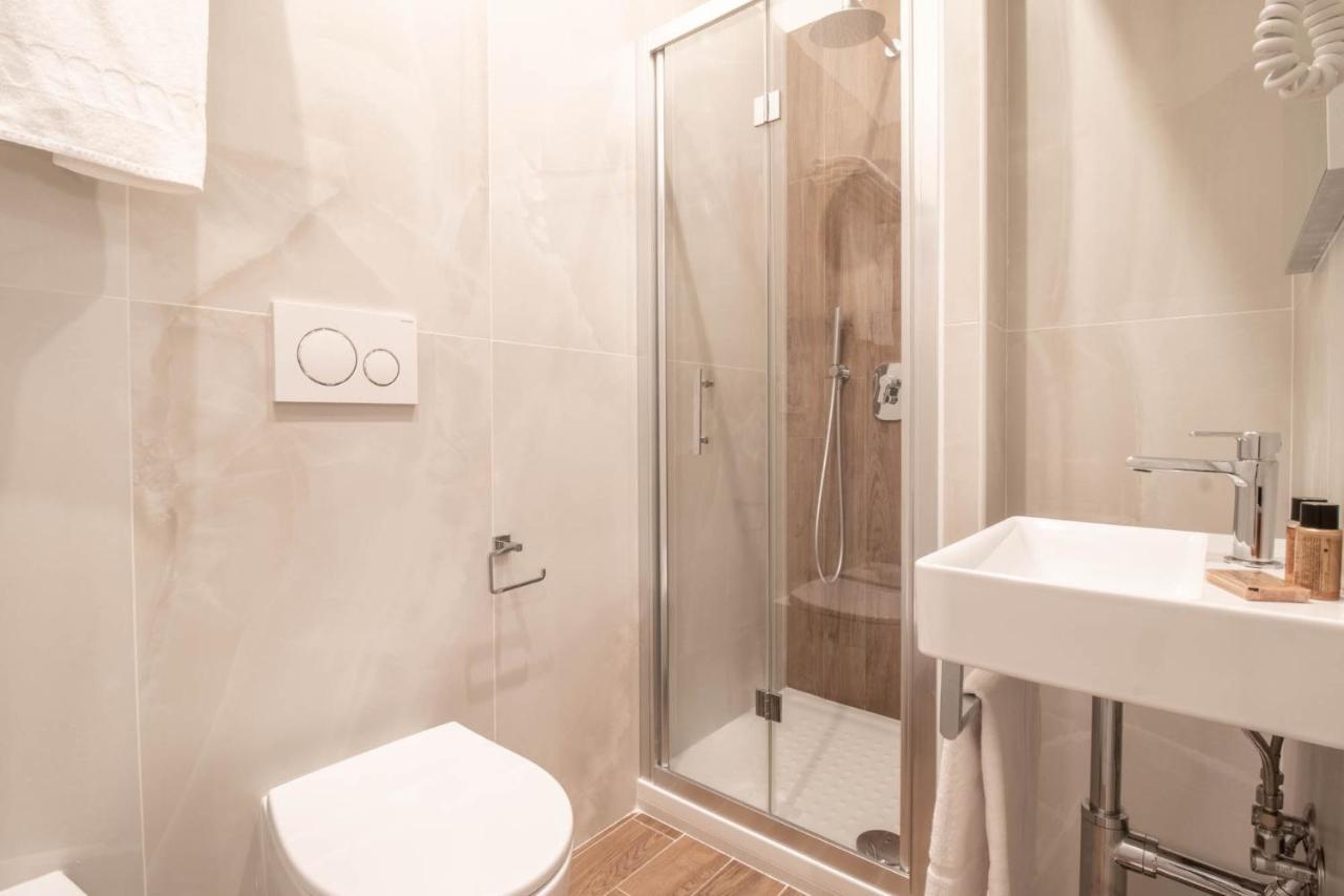 Luxury Quadruple Room,1303286581:JPEG
