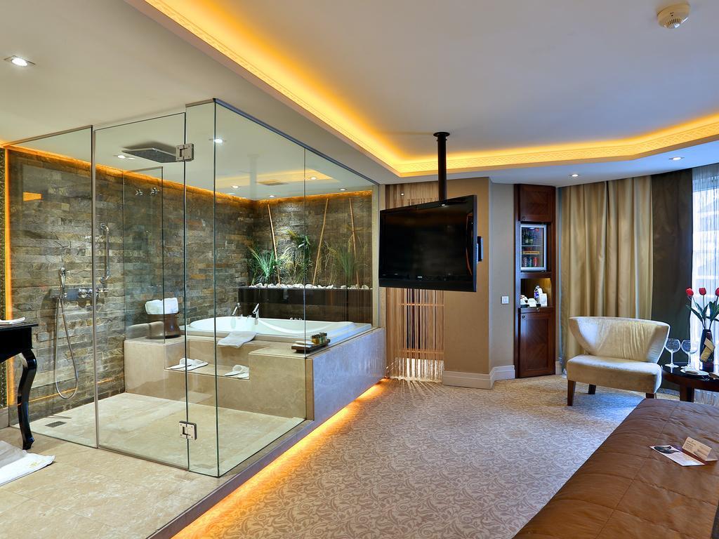 Corner Suite,1543187104:JPEG