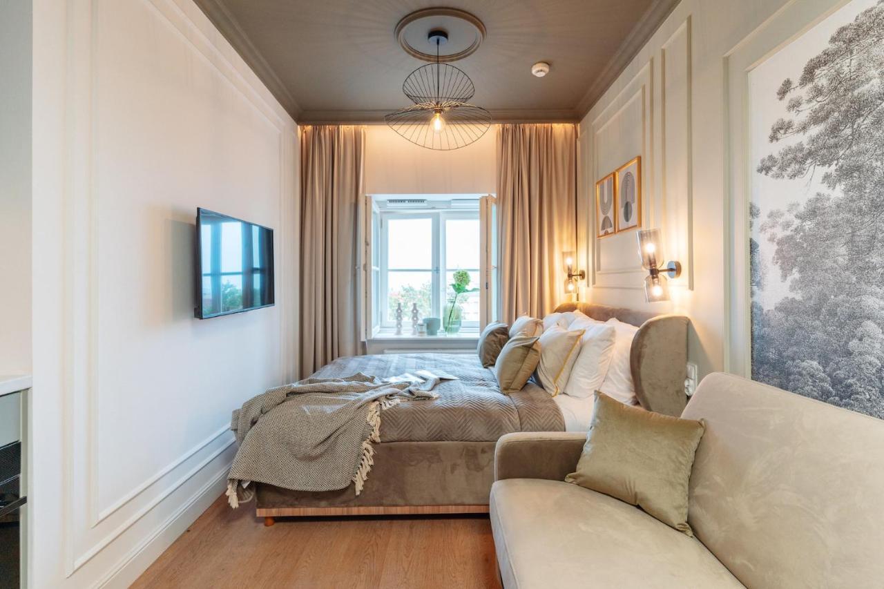 Superior studio king size bed old town view