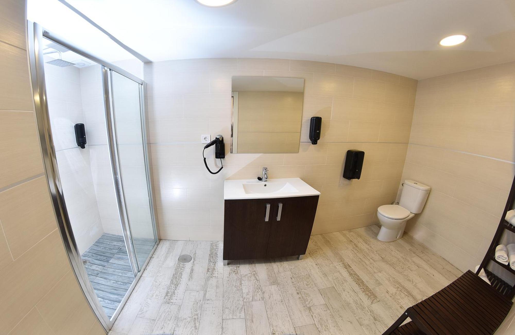 Comfort Quadruple Room with Free Airport Shuttle,1306968166:JPEG