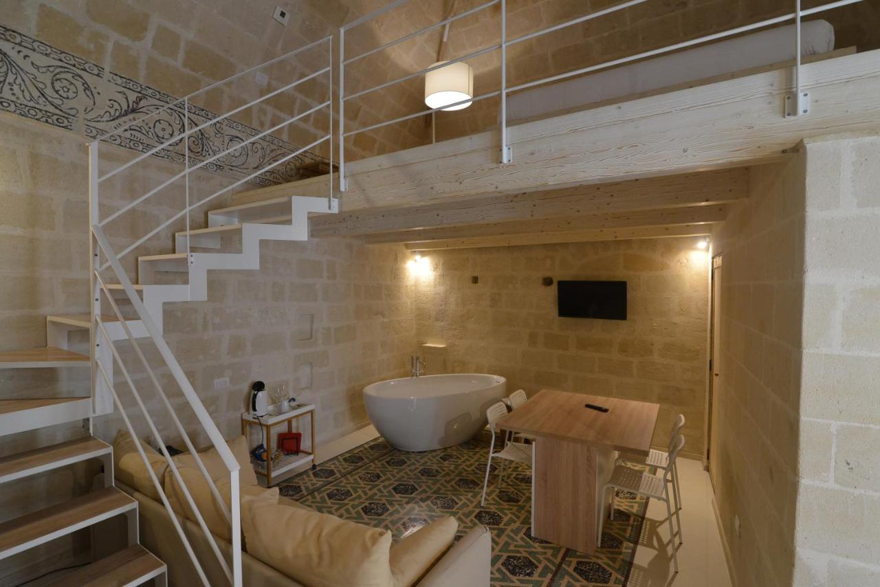 Superior King Room Bathtub,1309723345:JPEG