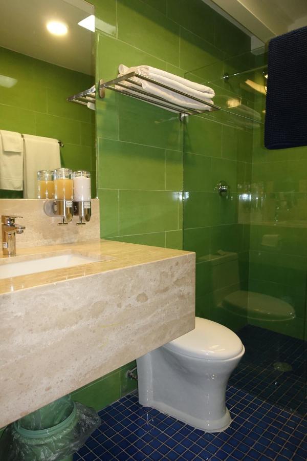 One-Bedroom Apartment,1309890598:JPEG