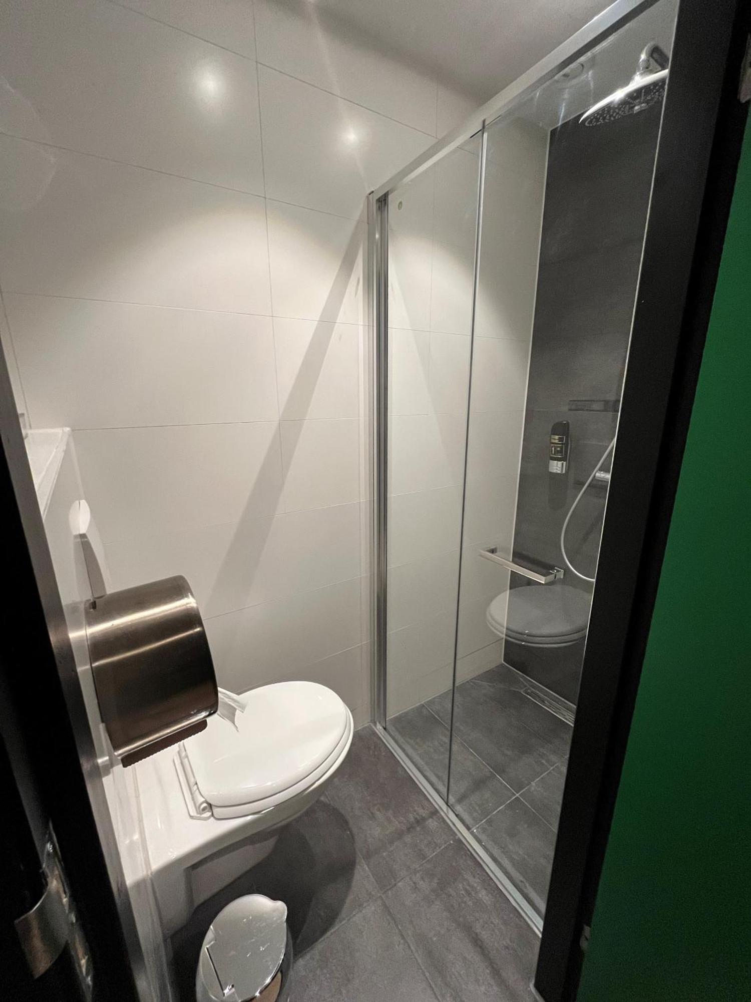 Cama em Dormitório Misto com 12 Camas