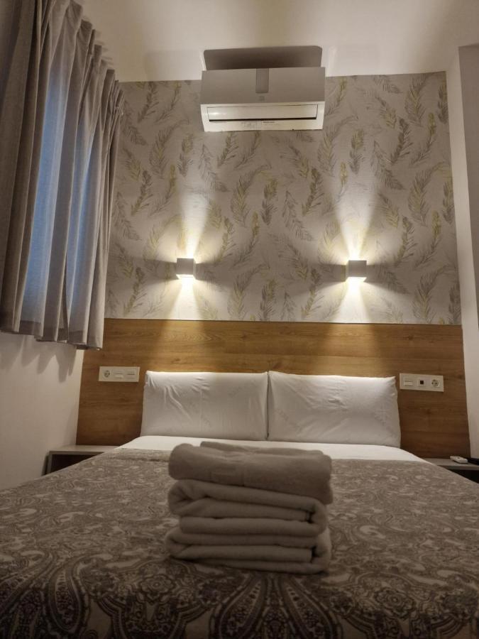 Small Interior Double Room,1307677765:JPEG