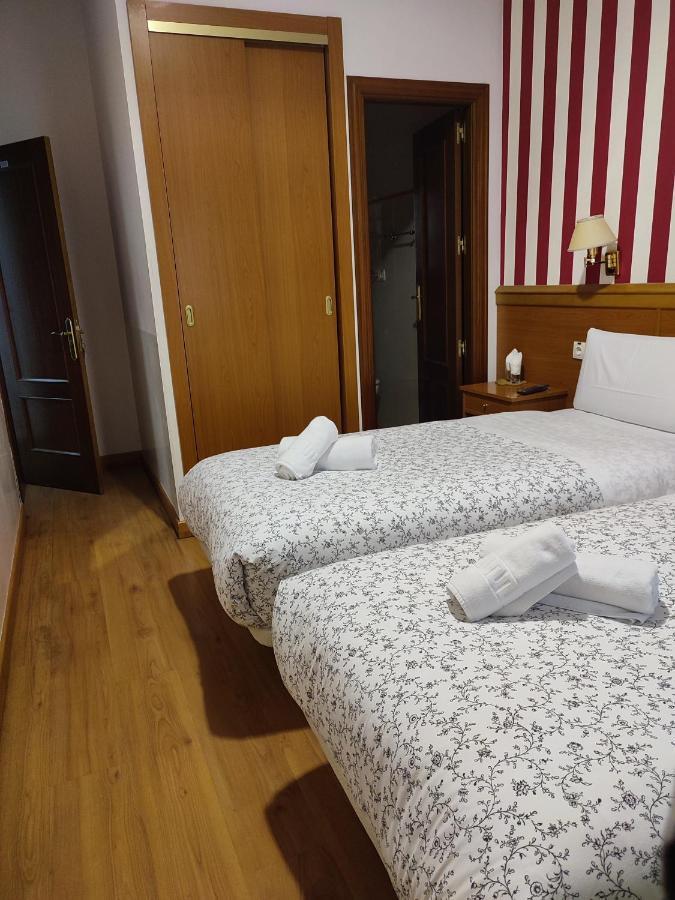 Twin Room,1310243440:JPEG
