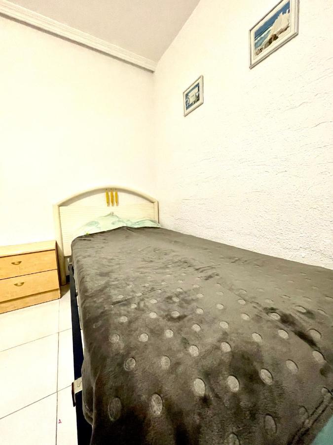 Habitación Triple Básica con baño compartido