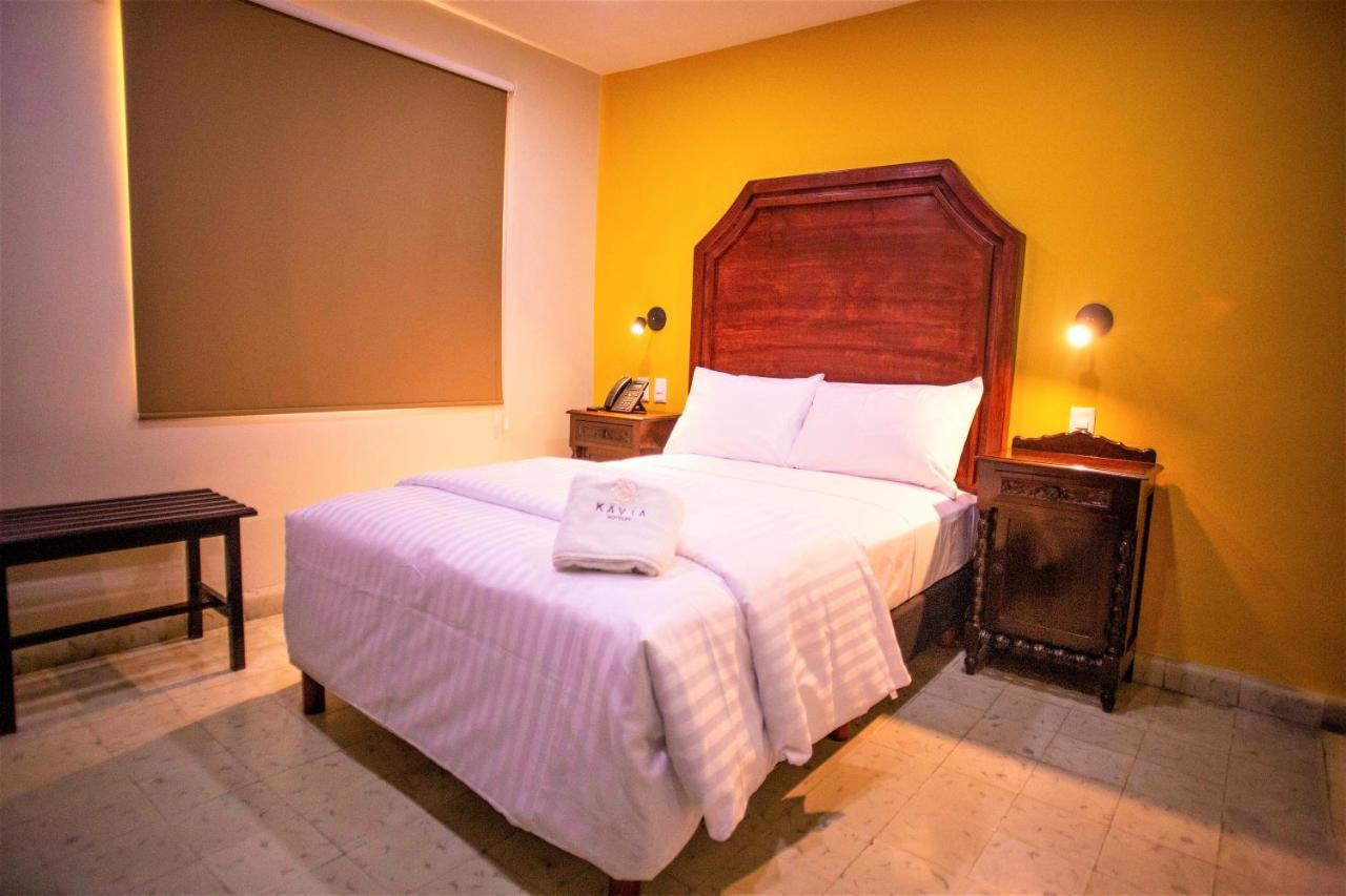 Habitación con cama grande