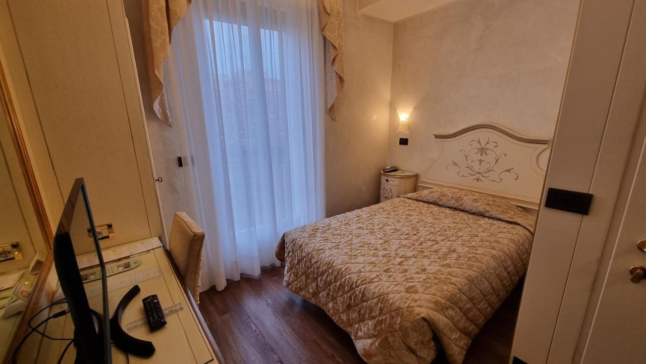 Small Double Room,1537292626:JPEG