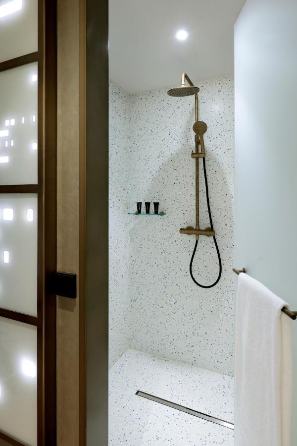 Silver Suite,1334378387:JPEG