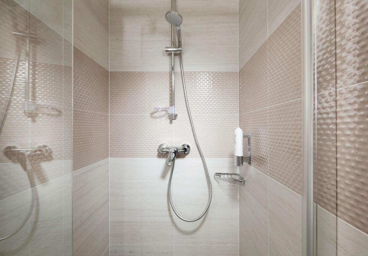 Standard Room,1275023686:JPEG