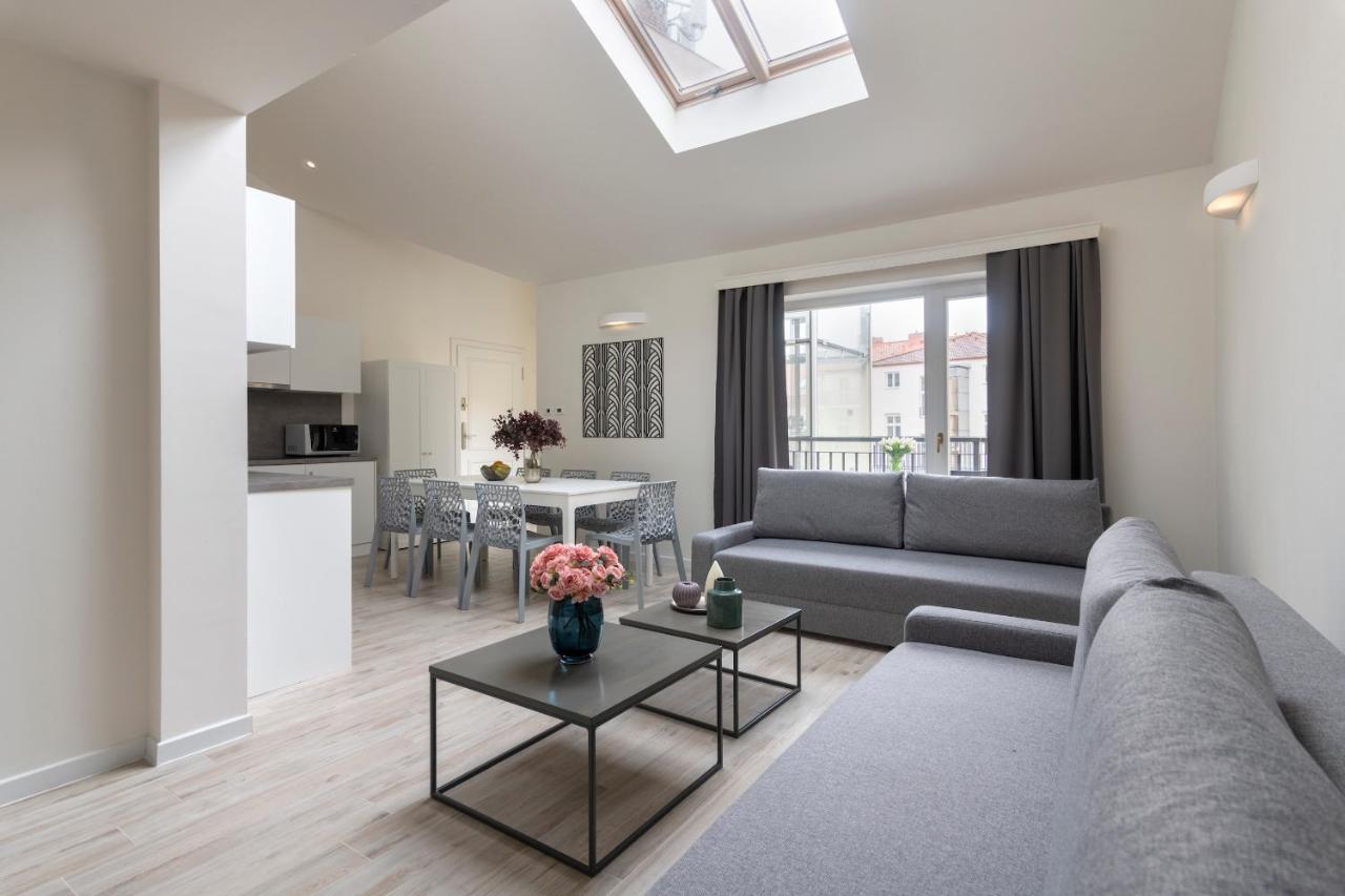 Luxury Two Bedroom Apartment Balcony,1320589408:JPEG