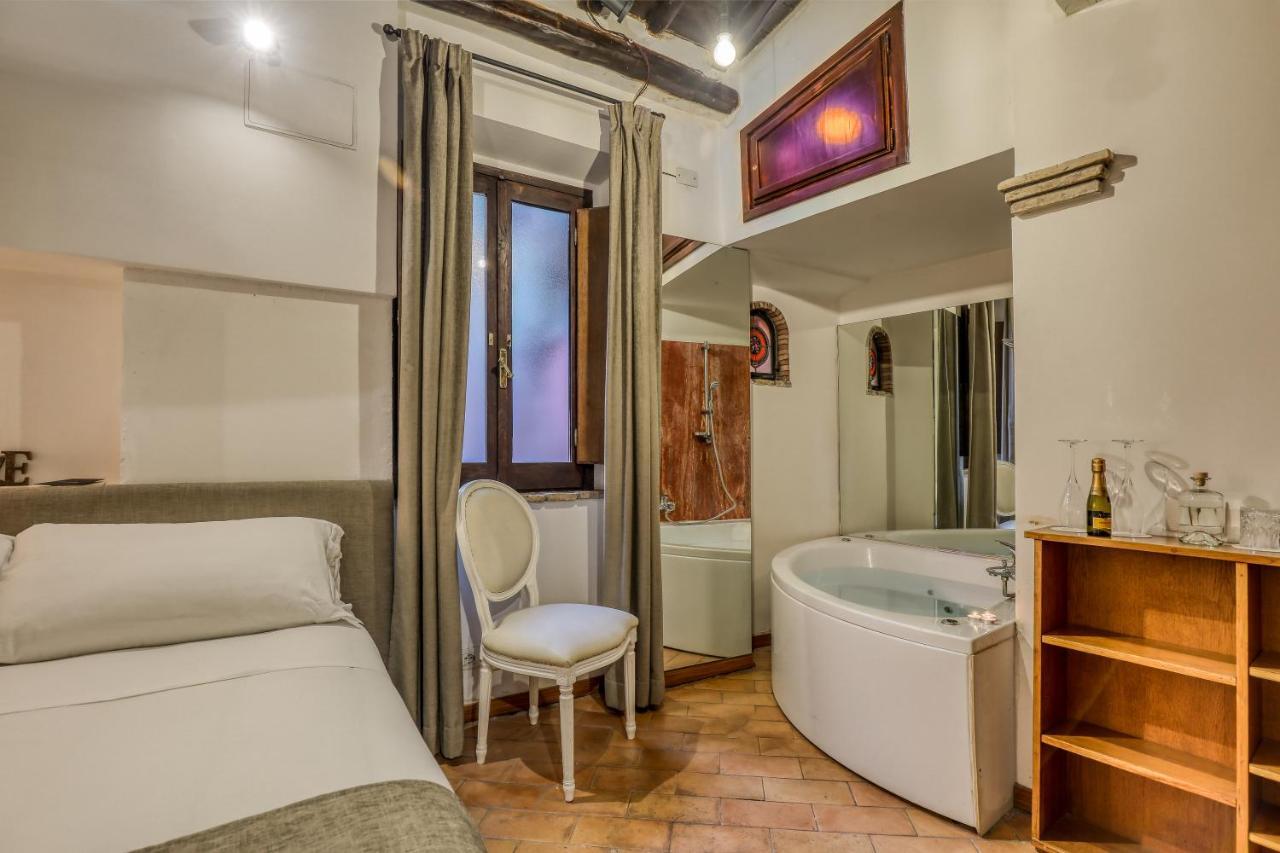 Deluxe Double Room Bath,1323608563:JPEG