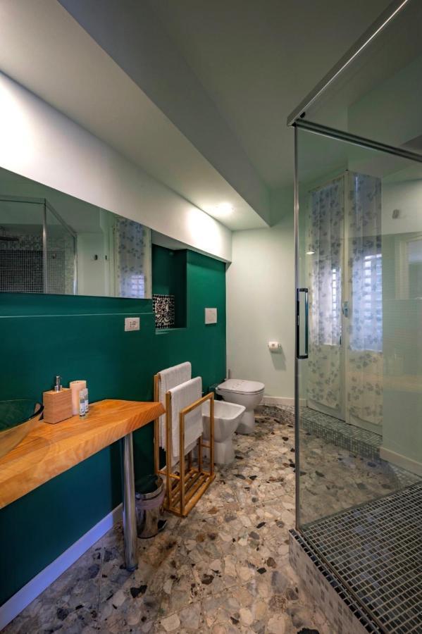 Triple Room Private Bathroom,1323679603:JPEG