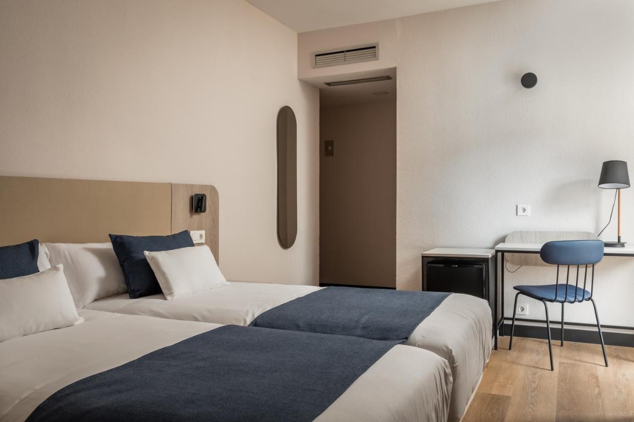 Standard Twin Room,1324132513:JPEG