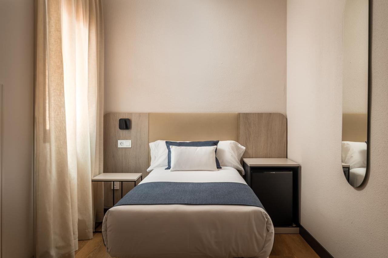 Single Room,1324121395:JPEG