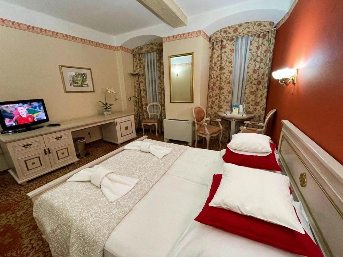 Double Room,1324455523:JPEG