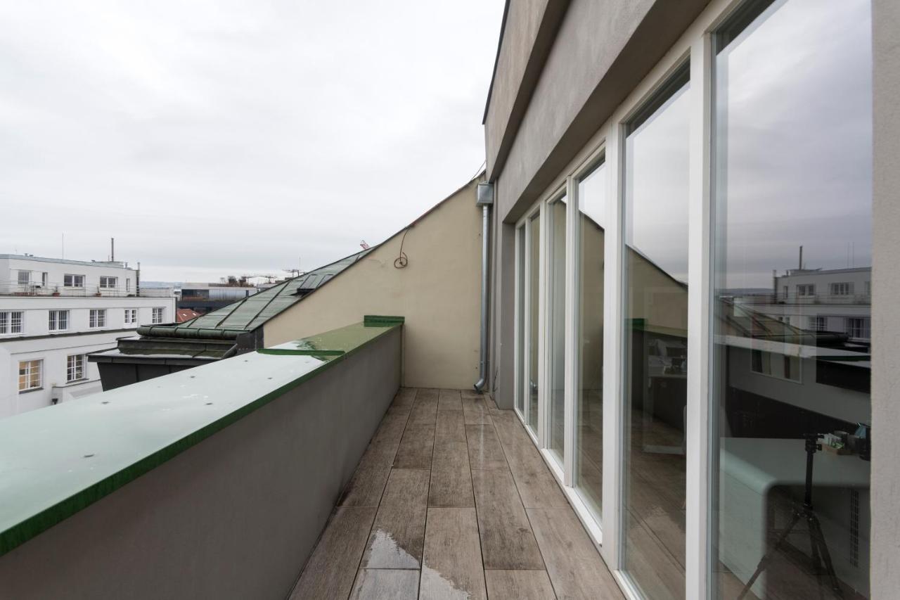 Large Room with Balcony,1325434765:JPEG