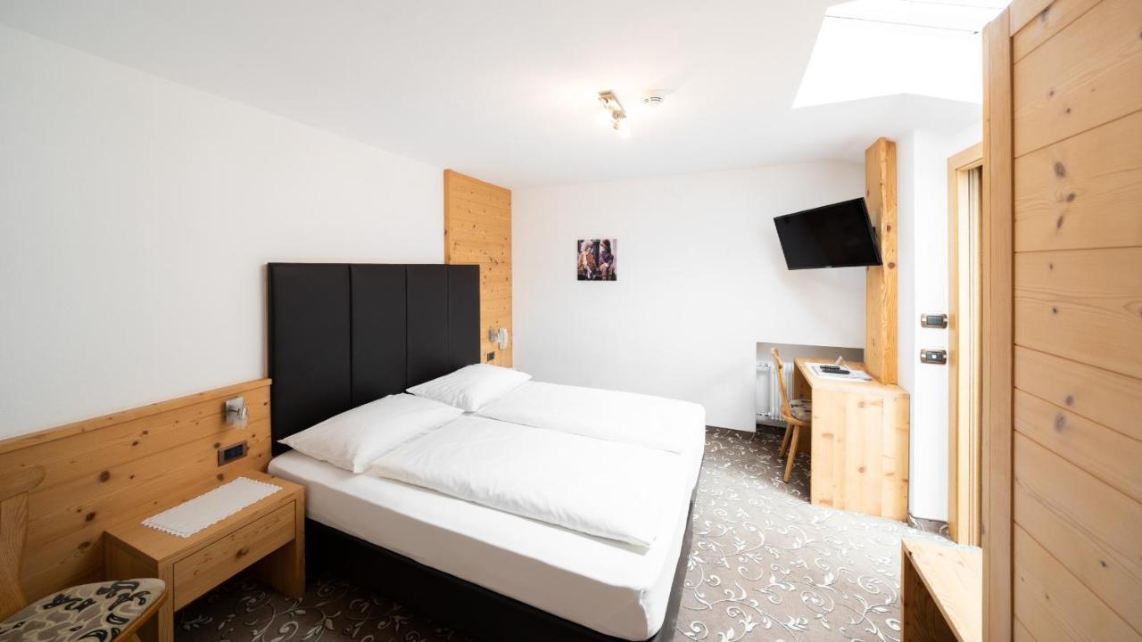 Small Double Room,1327760765:JPEG